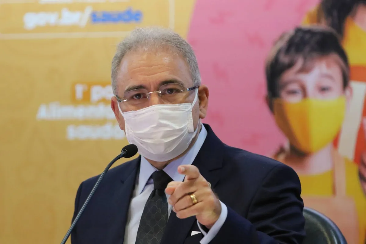 "Aqueles que não tomaram ainda, a busquem porque a imunização só estará completa com a segunda dose", disse Queiroga