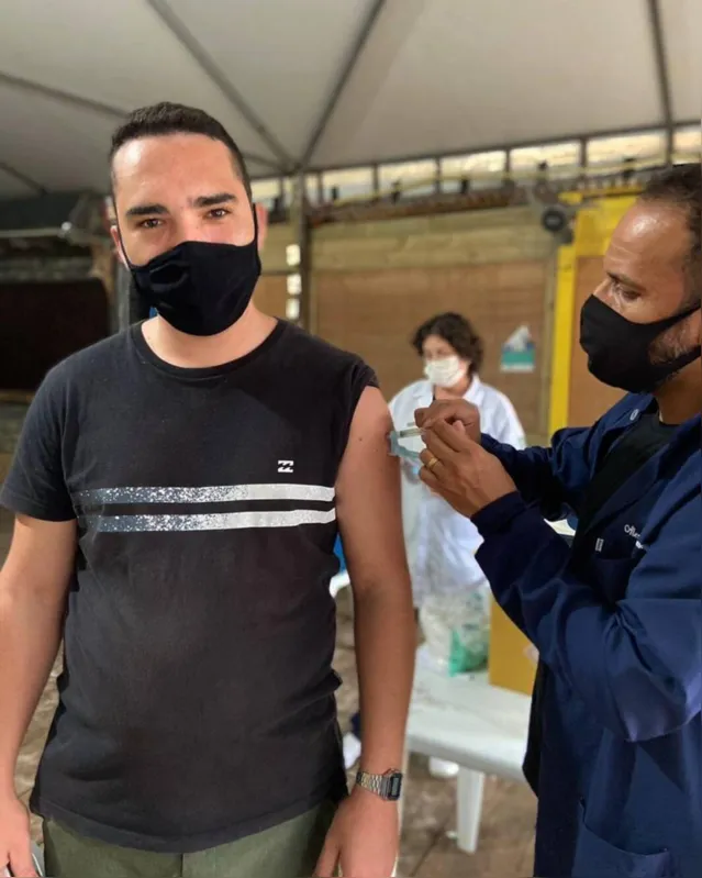 Iago da Rocha Ribeiro possui 21 anos e é vice-presidente da Animpo. Ele já foi vacinado por ter sido enquadrado como ribeirinho. 