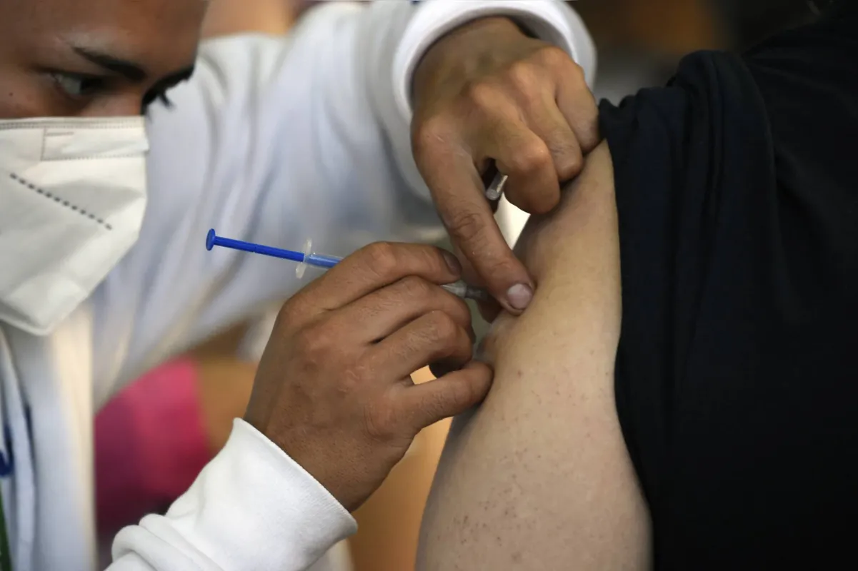 Imagem ilustrativa da imagem Remédio  para 'prevenir' trombose pós-vacina pode aumentar risco de complicações