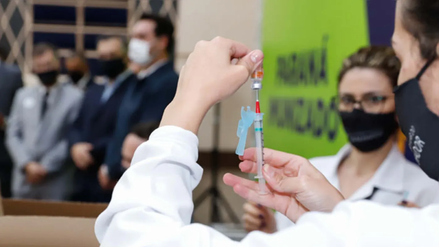 Mais de cinco milhões de paranaenses já foram vacinados contra a Covid-19.