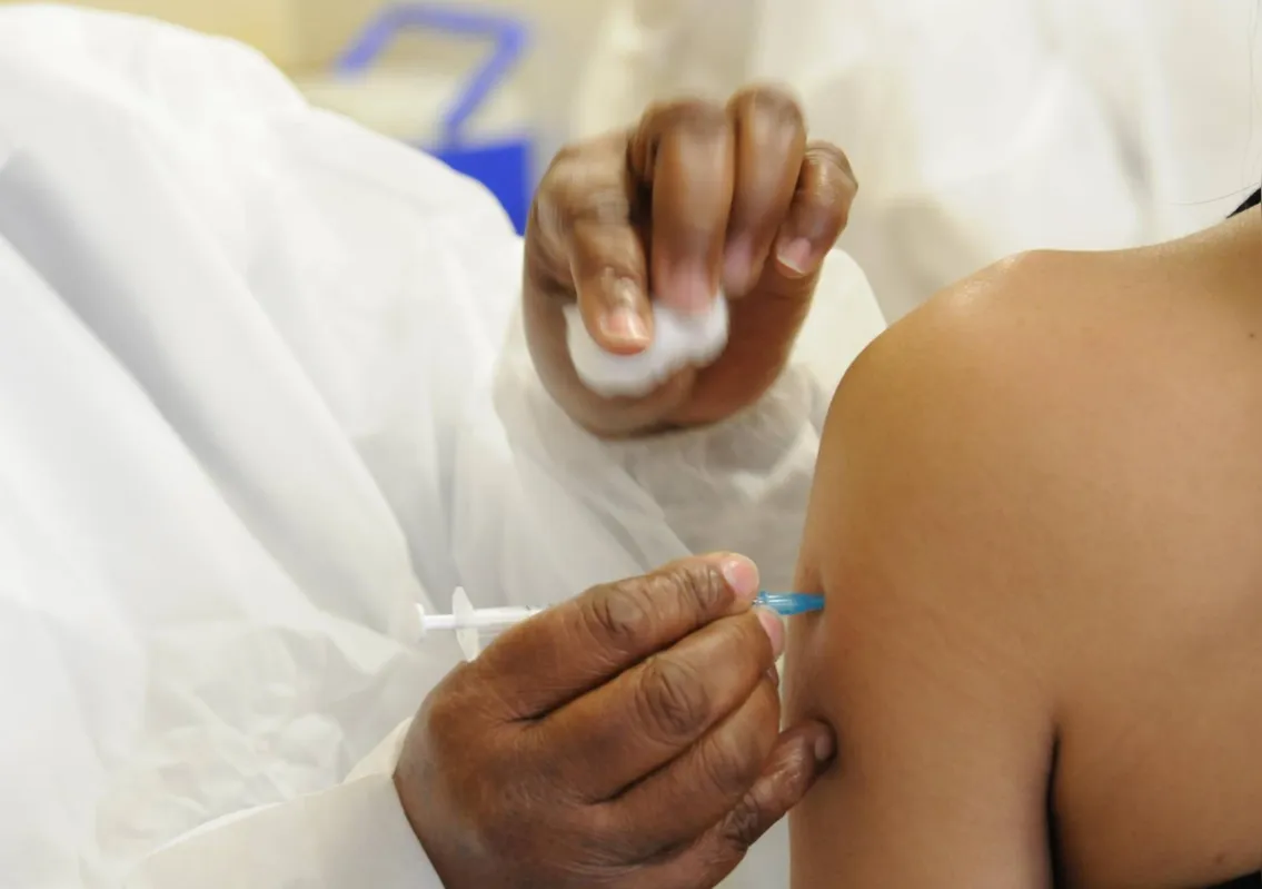 Imagem ilustrativa da imagem Saúde libera agendamento da vacinação contra a Covid-19 para maiores de 37 anos