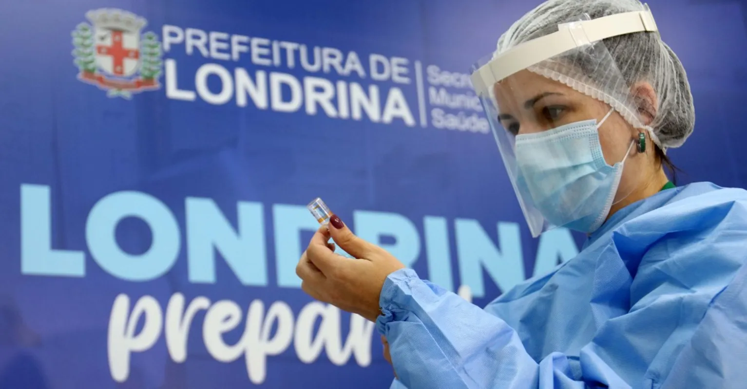Imagem ilustrativa da imagem Saúde libera agendamento para vacinar população com 22 anos em Londrina