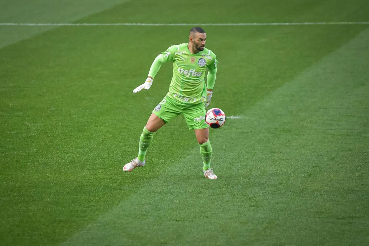Depois de servir a seleção brasileira, Weverton volta ao gol do Palmeiras na Libertadores 