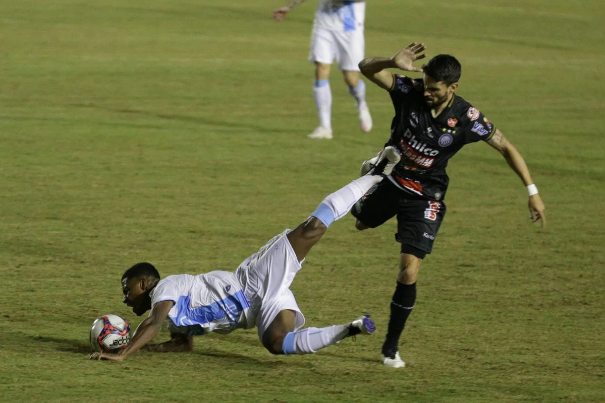 Imagem ilustrativa da imagem Sem rumo: Londrina perde a quarta seguida na série B e anuncia novo treinador