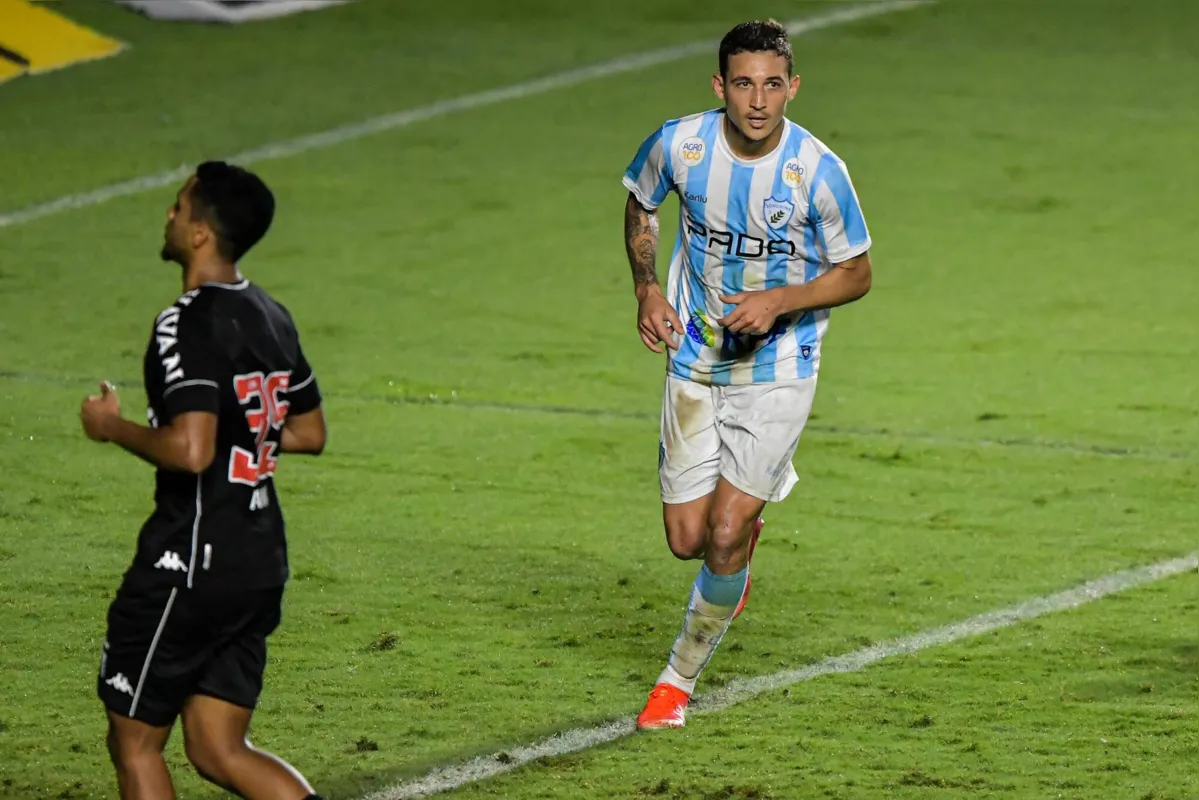 Imagem ilustrativa da imagem Técnico pede para o Londrina “não dormir em louros pela vitória” sobre o Vasco