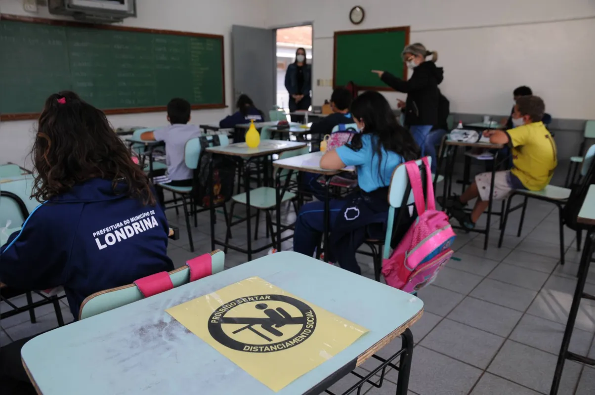 Imagem ilustrativa da imagem Trinta mil famílias de alunos de Londrina são a favor do sistema híbrido
