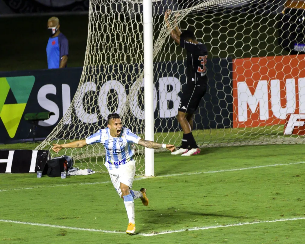 RIO DE JANEIRO, RJ, 18.08.2021 - Vasco Da Gama, Londrina - Gol de Marcelinho durante partida entre Vasco da Gama x Londrina vÃ¡lida pela dÃ©cima nona rodada do Campeonato Brasileiro, sÃ©rie B, no estÃ¡dio SÃ£o JanuÃ¡rio, zona norte da cidade, nesta quarta-feira - 18.08.2021. - (Foto: JoÃ£o Barroca/FramePhoto/Folhapress)