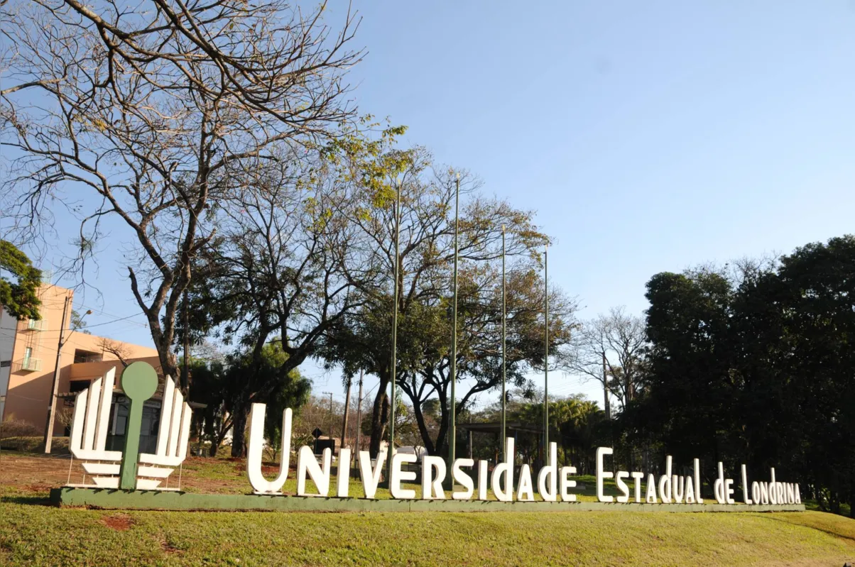 Imagem ilustrativa da imagem UEL suspende atividades presenciais do curso de Medicina após contaminações pela Covid-19