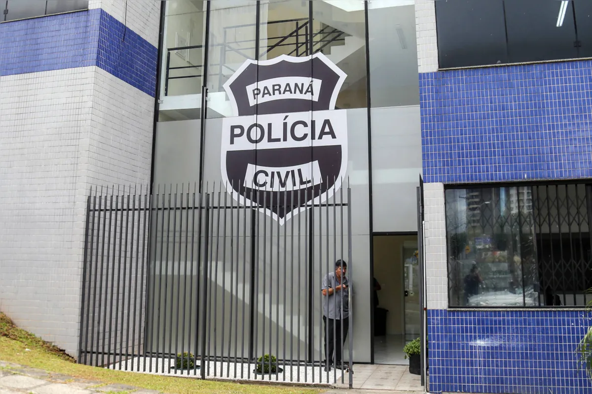 Os transtornos causados pelo adiamento do Concurso da Polícia Civil geraram uma multa de 20% do valor do contrato para a 
UFPR (Universidade Federal do Paraná)