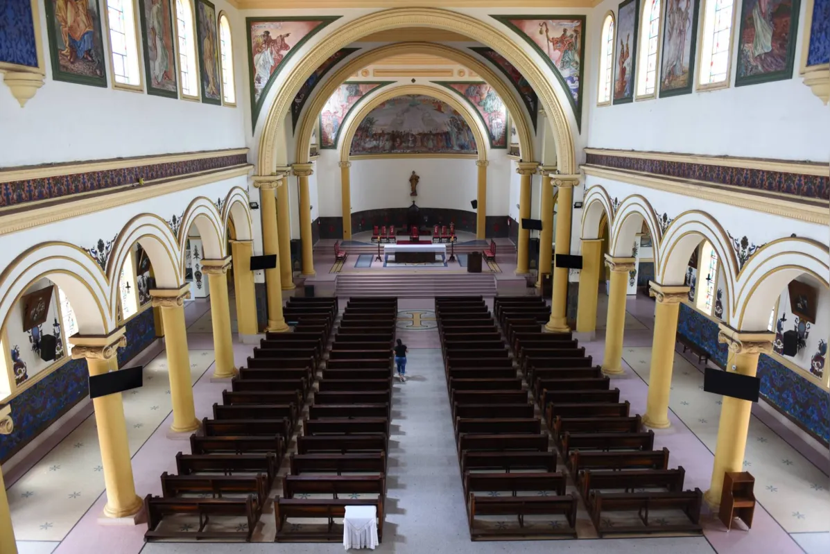 Mural pintado a óleo por Eugênio de Proença Sigaud, no decorrer do ano de 1957,  possui 600 metros e cobre o interior da nave 