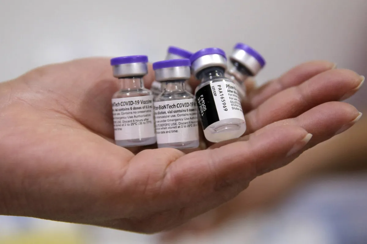 Imagem ilustrativa da imagem Vacinas contra a Covid têm prazo de validade menor do que as outras