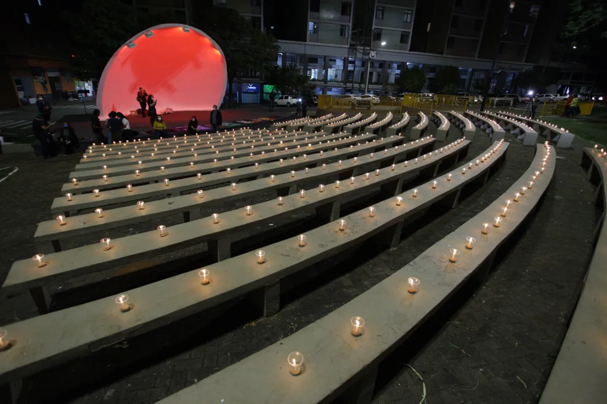 Imagem ilustrativa da imagem Velas na Concha Acústica em homenagens às vítimas de Covid-19