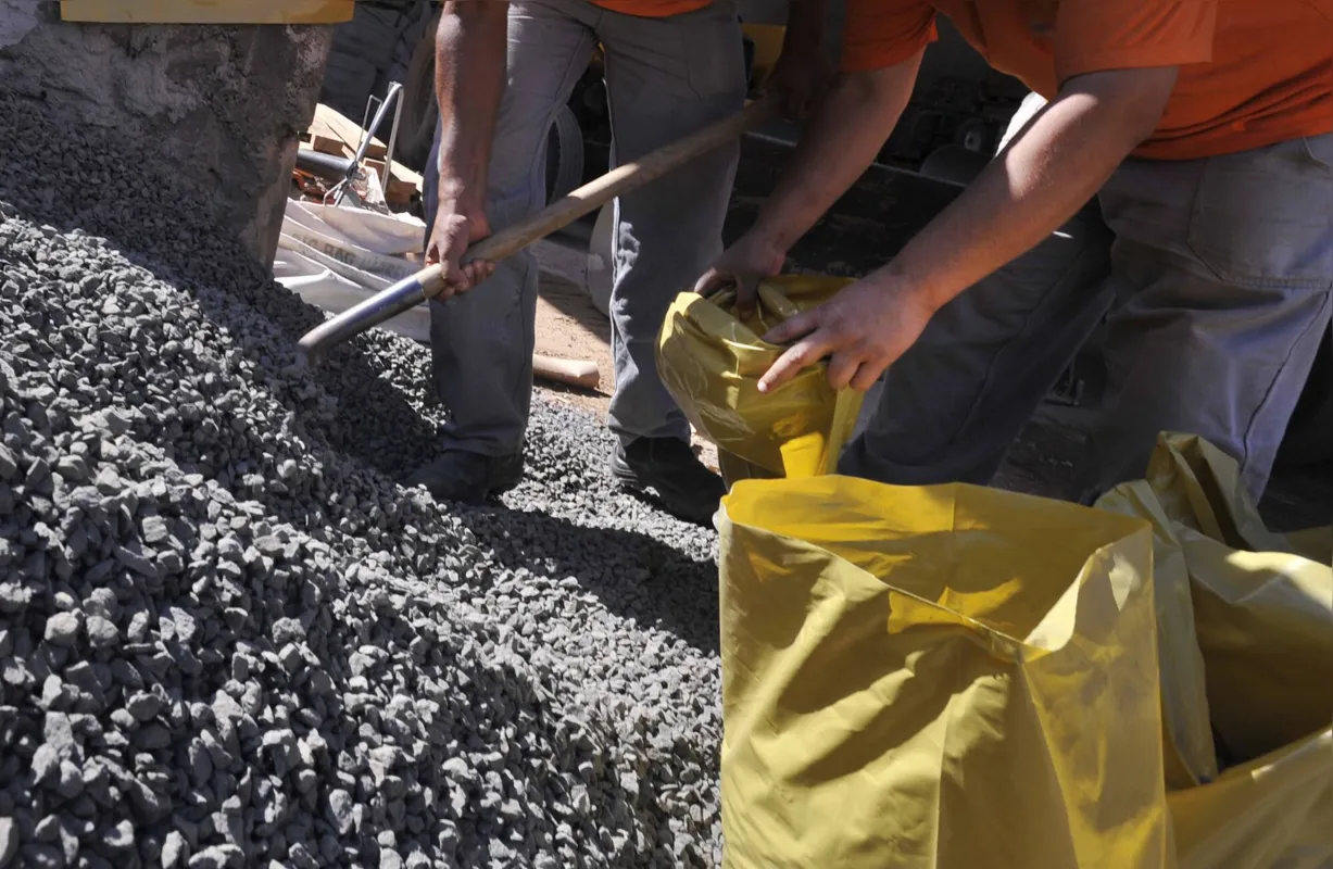 As lojas de material de construção tiveram o melhor resultado da pesquisa por setores do comércio com crescimento no faturamento de 32,37% nos quatro primeiros meses do ano 
