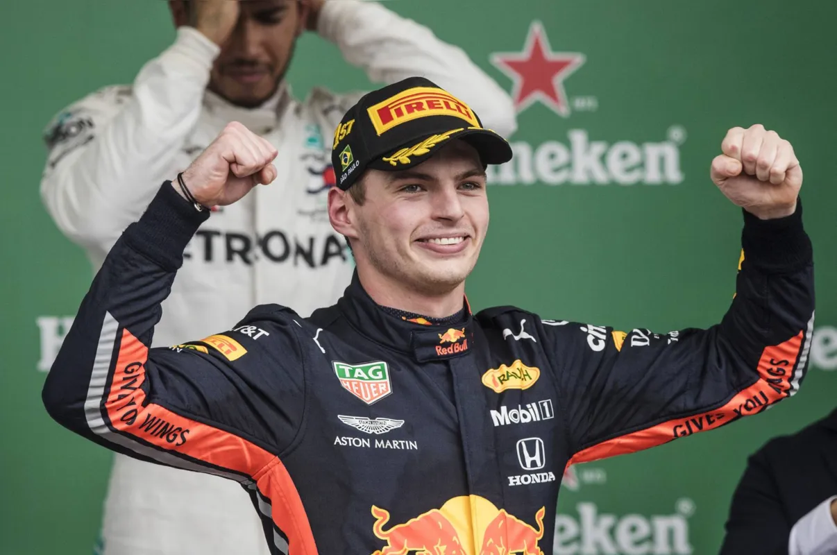 Com a pontuação pela metade (12,5 pela vitória), o holandês contabilizou 199,5 pontos, o que não foi suficiente para ultrapassar Hamilton.