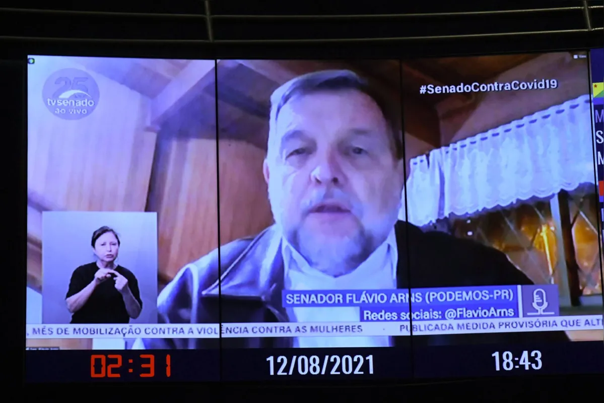 O senador Flávio Arns: "O que havia em eleições passadas eram coligações meramente eleitorais, visando tempo de TV e fundo eleitoral"