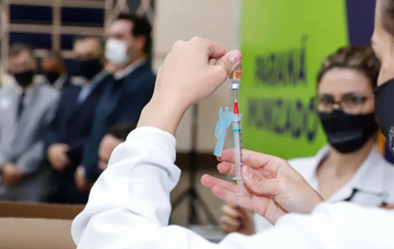 Mais de cinco milhões de paranaenses já foram vacinados contra a Covid-19.
