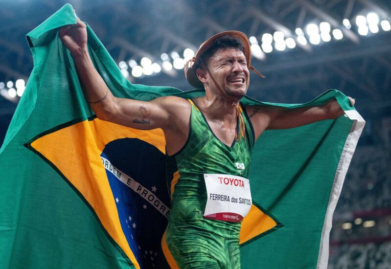 Petrúcio é ouro nos 100m com melhor tempo da história das Paralimpíadas