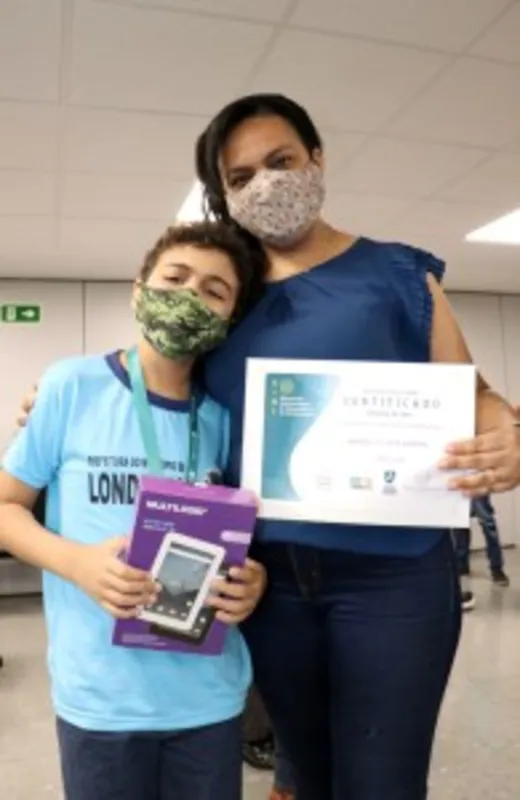 Imagem ilustrativa da imagem Alunos de Londrina são premiados pela Olimpíada Internacional de Matemática e do Conhecimento