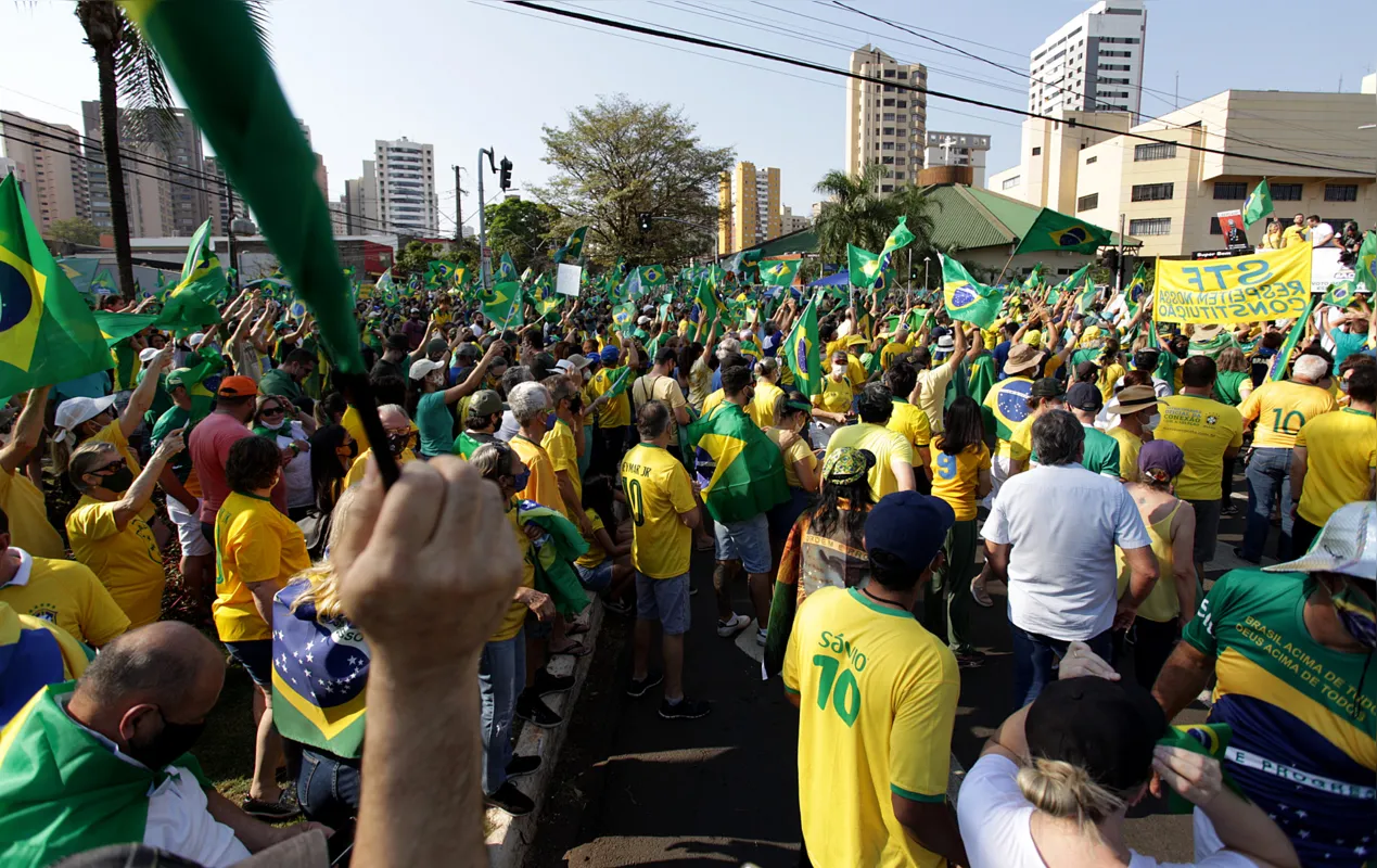 Imagem ilustrativa da imagem Apoiadores de Bolsonaro protestam em Londrina pelo fechamento do STF