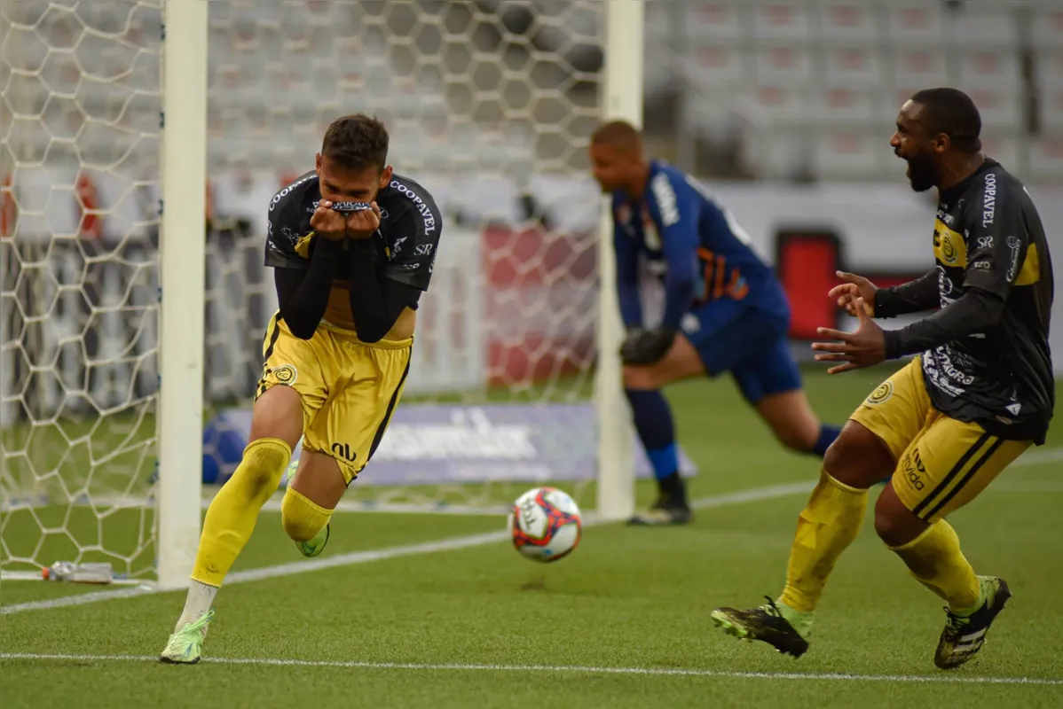 Robinho marcou o gol de empate no último minuto da partida. 