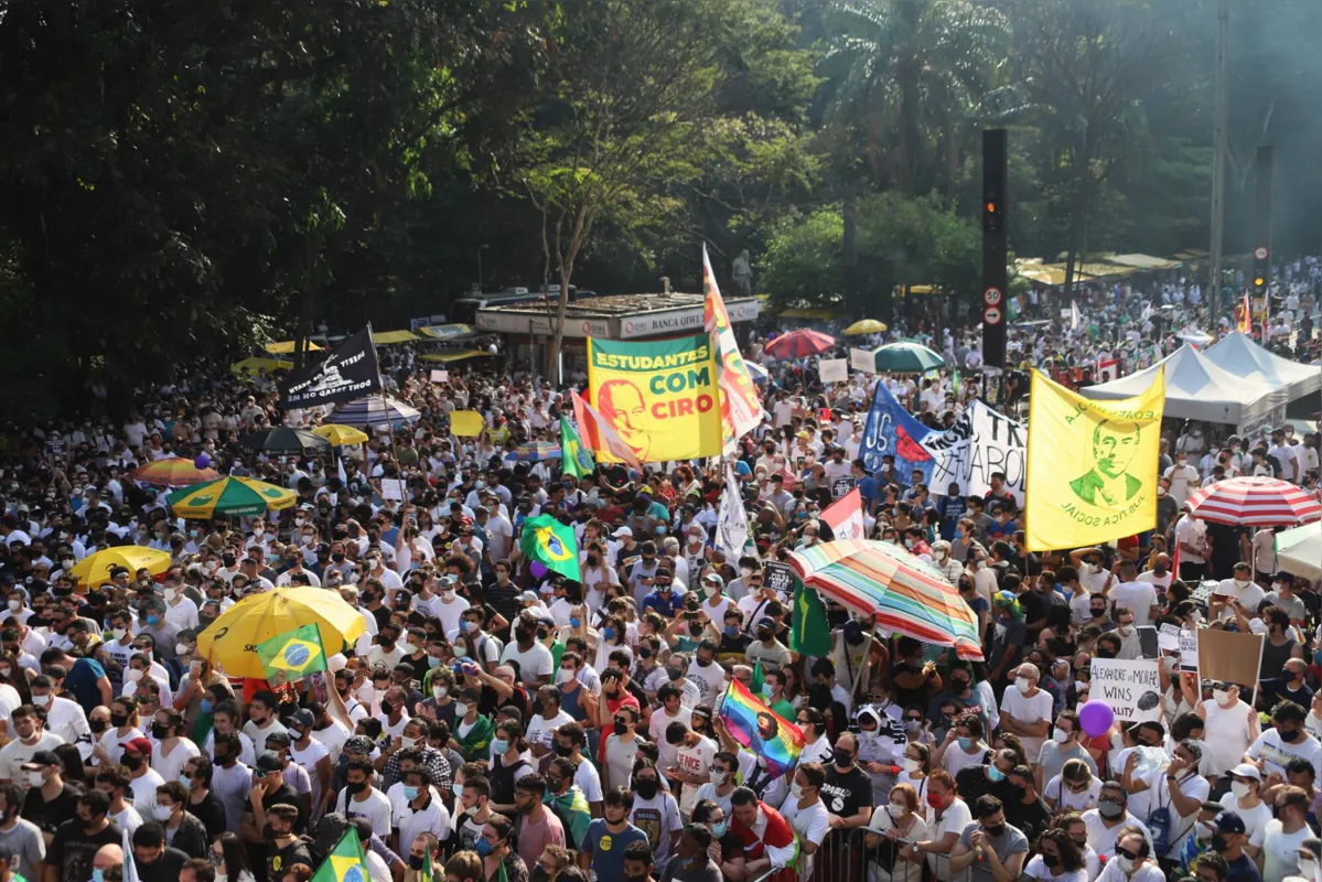 Ato contra Bolsonaro na Av. Paulista, em São Paulo, teve diferentes concentrações  e a presença de alguns presidenciáveis