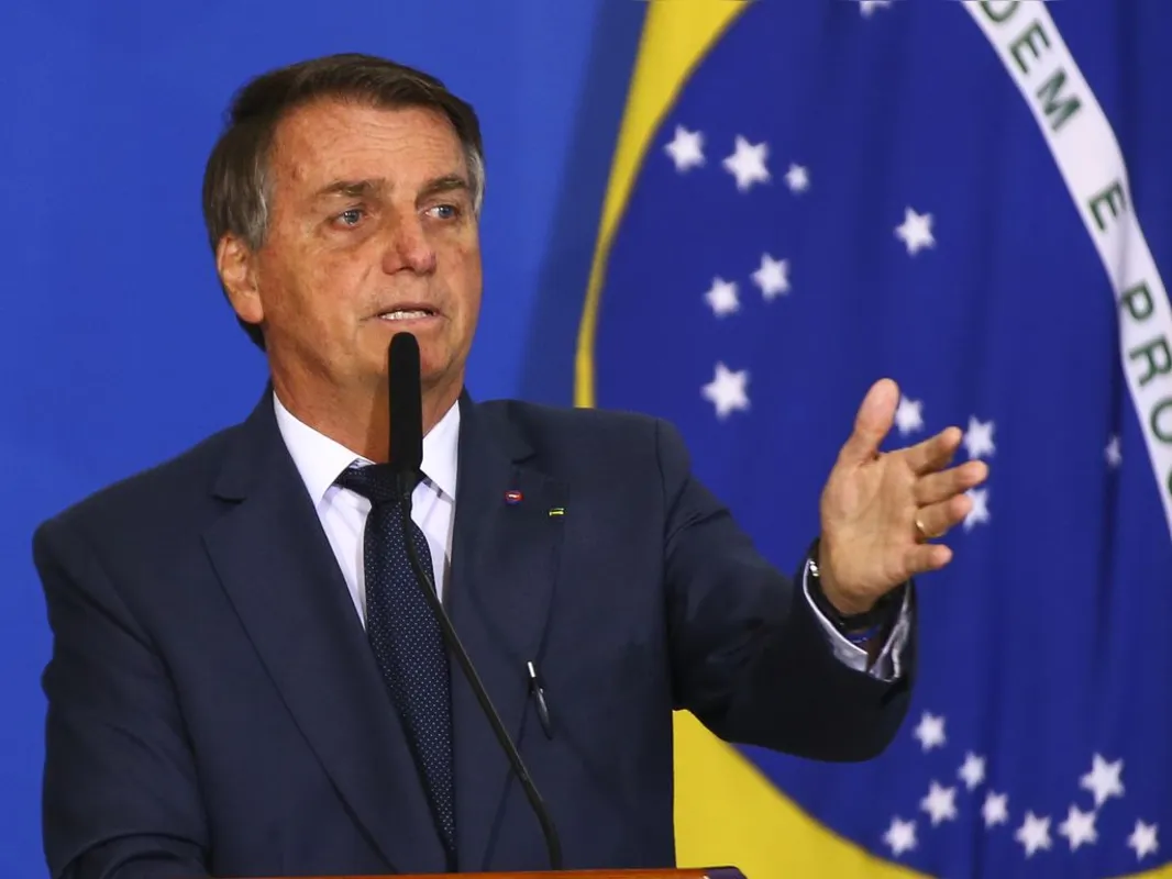 Imagem ilustrativa da imagem Bolsonaro diz que bloqueios atrapalham economia e pede que caminhoneiros liberem vias