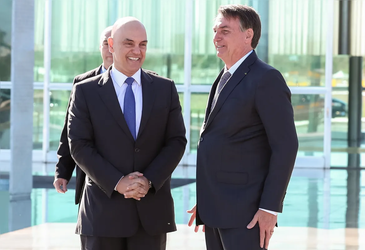 Imagem ilustrativa da imagem Bolsonaro recua após ameaças e diz que não teve intenção de agredir Poderes