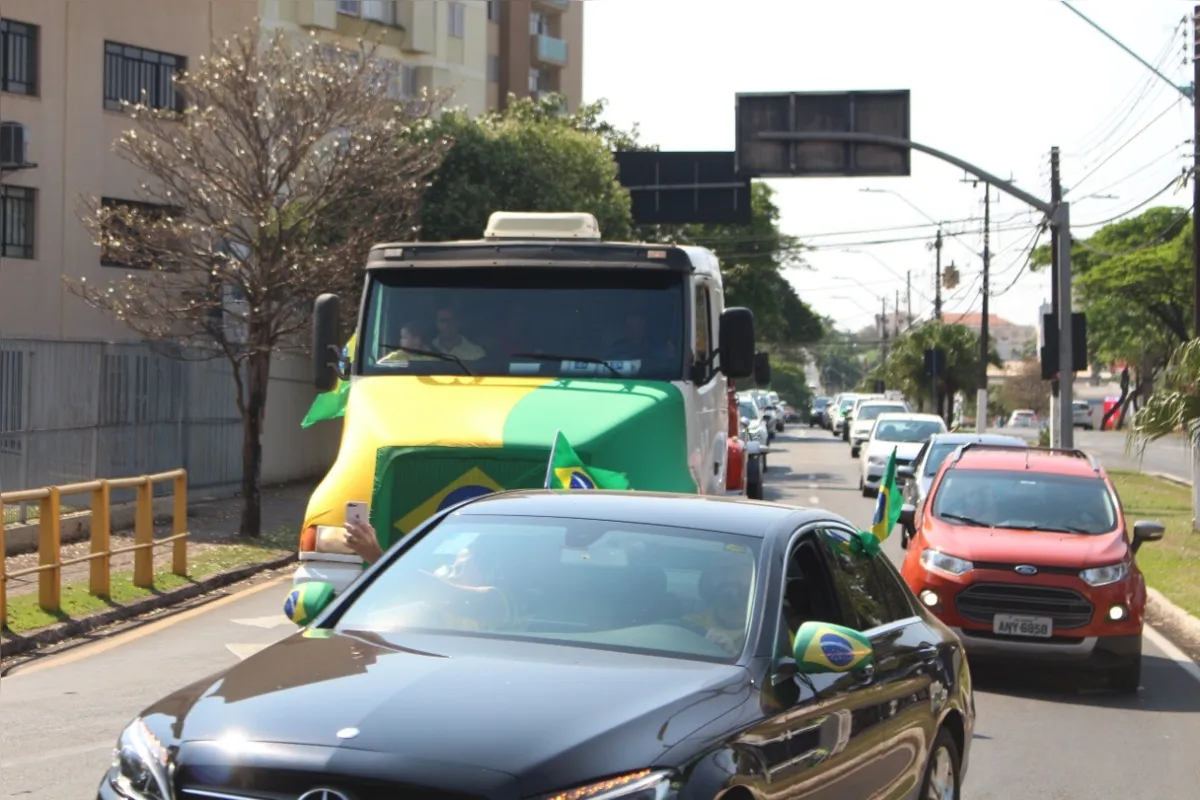 Imagem ilustrativa da imagem Buzinaço pró-Bolsonaro chama a atenção de moradores da JK em Londrina