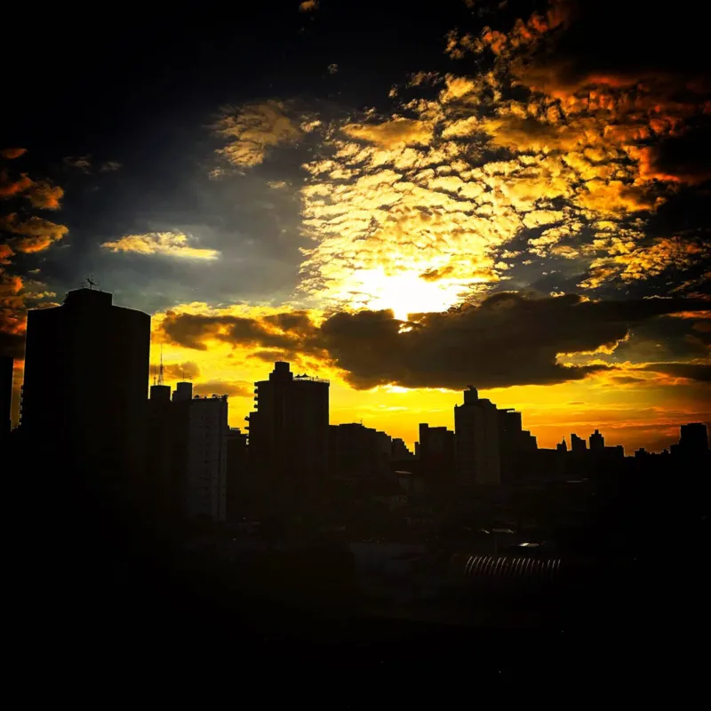 Imagem ilustrativa da imagem CIDADE FALA - Sim de um dia iluminad