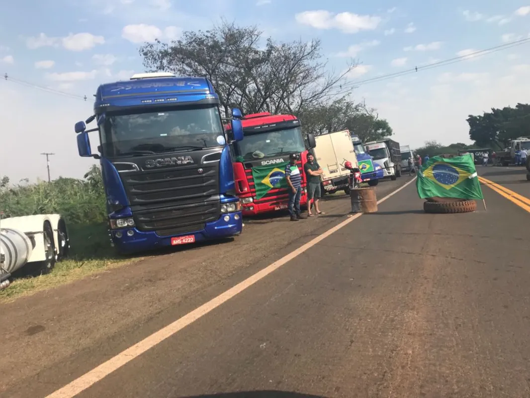 Imagem ilustrativa da imagem Caminhoneiros encerram mobilização na região de Londrina