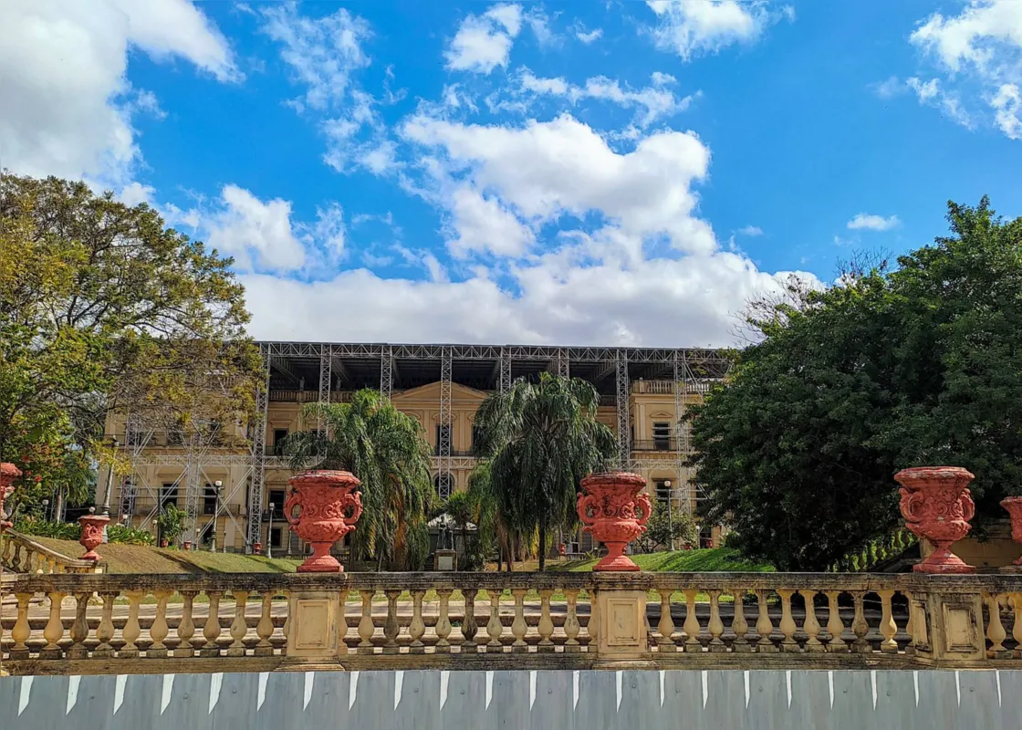 Cientista alemão usa o incêndio no Museu Nacional ( que já está sendo reformado) para justificar recusa em devolver fóssil 