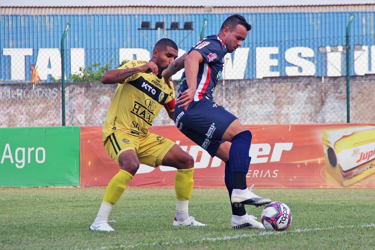 A primeira partida do mata-mata entre Cianorte FC e FC Cascavel  terminou em empate no Estádio Albino Turbay, em Cianorte. 