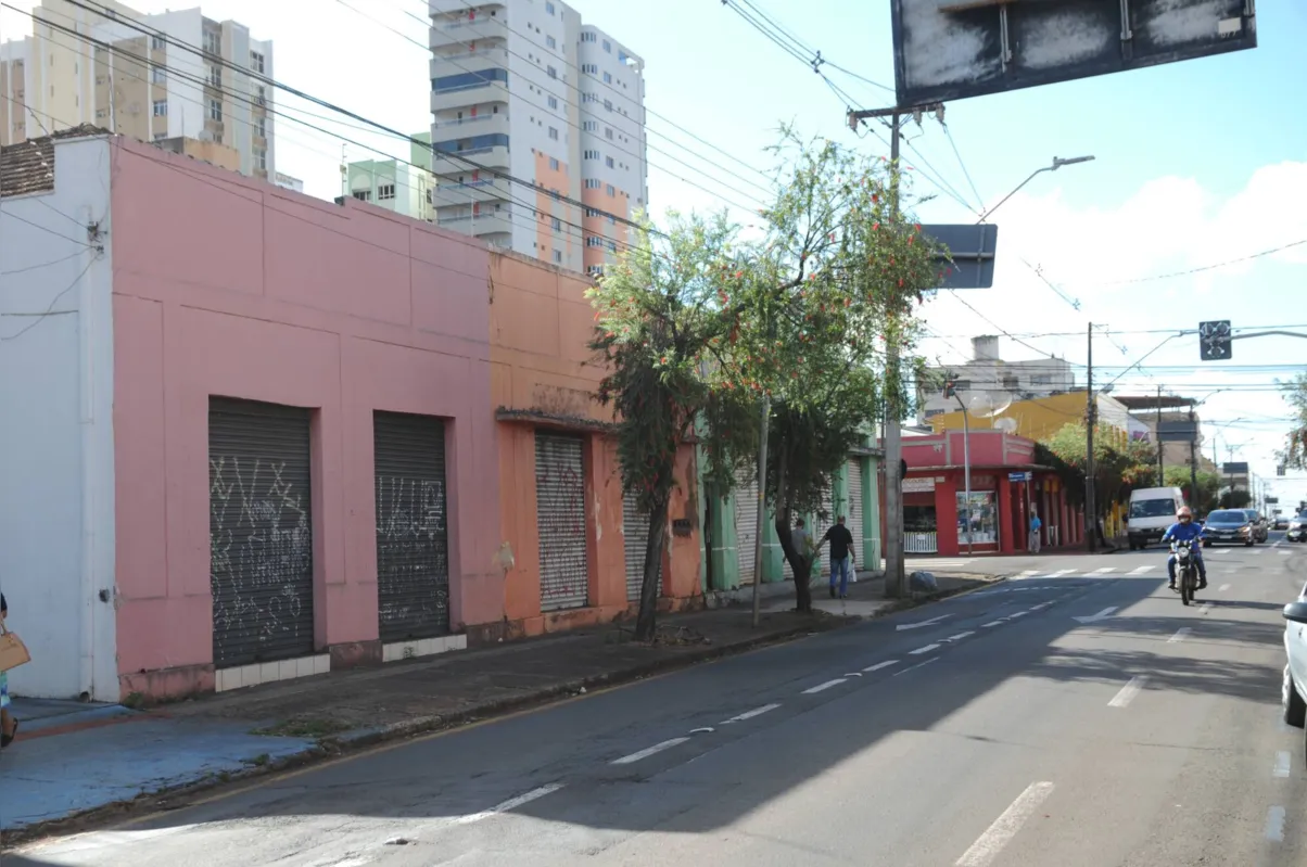 Imagem ilustrativa da imagem Comerciantes pedem resolução a impasse da duplicação da Duque de Caxias