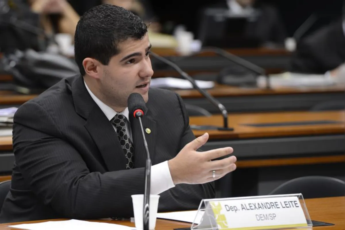 Imagem ilustrativa da imagem Deputado atacado por Boca Aberta pede que ele perca bottons de acesso à Câmara por segurança