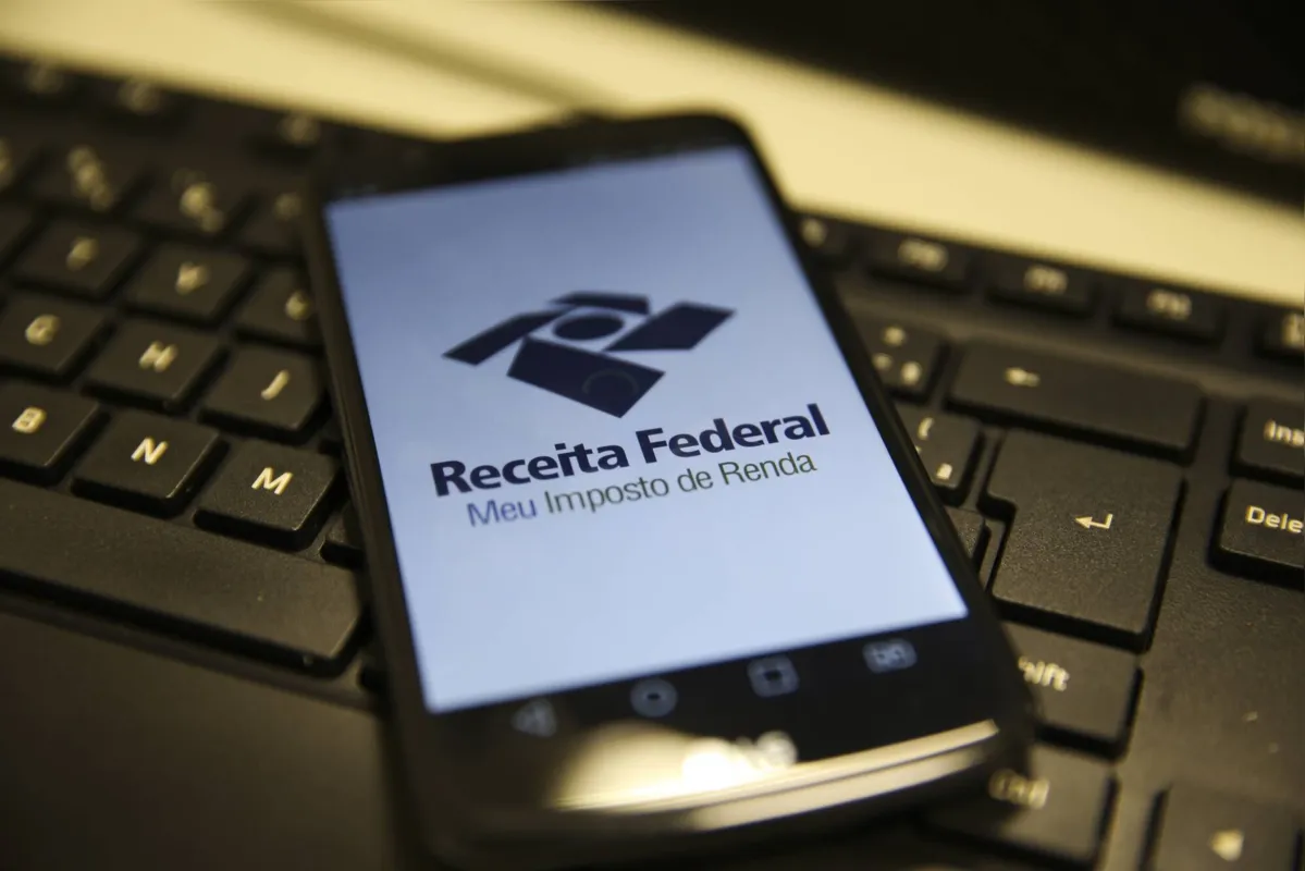 Imagem ilustrativa da imagem Deputados cortam taxação de dividendos para 15% e projeto do Imposto de Renda vai ao Senado
