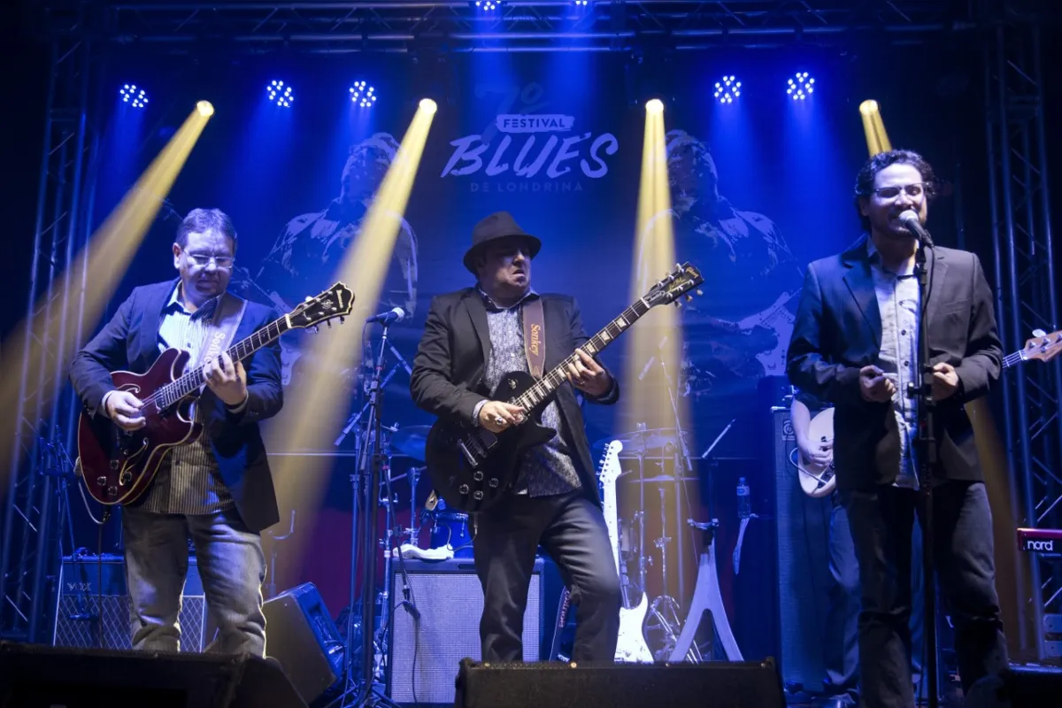 Acústico Blues Trio: grupo liderado por Kiko Jozzolino,  organizador do evento, faz a abertura do Festival Blues
