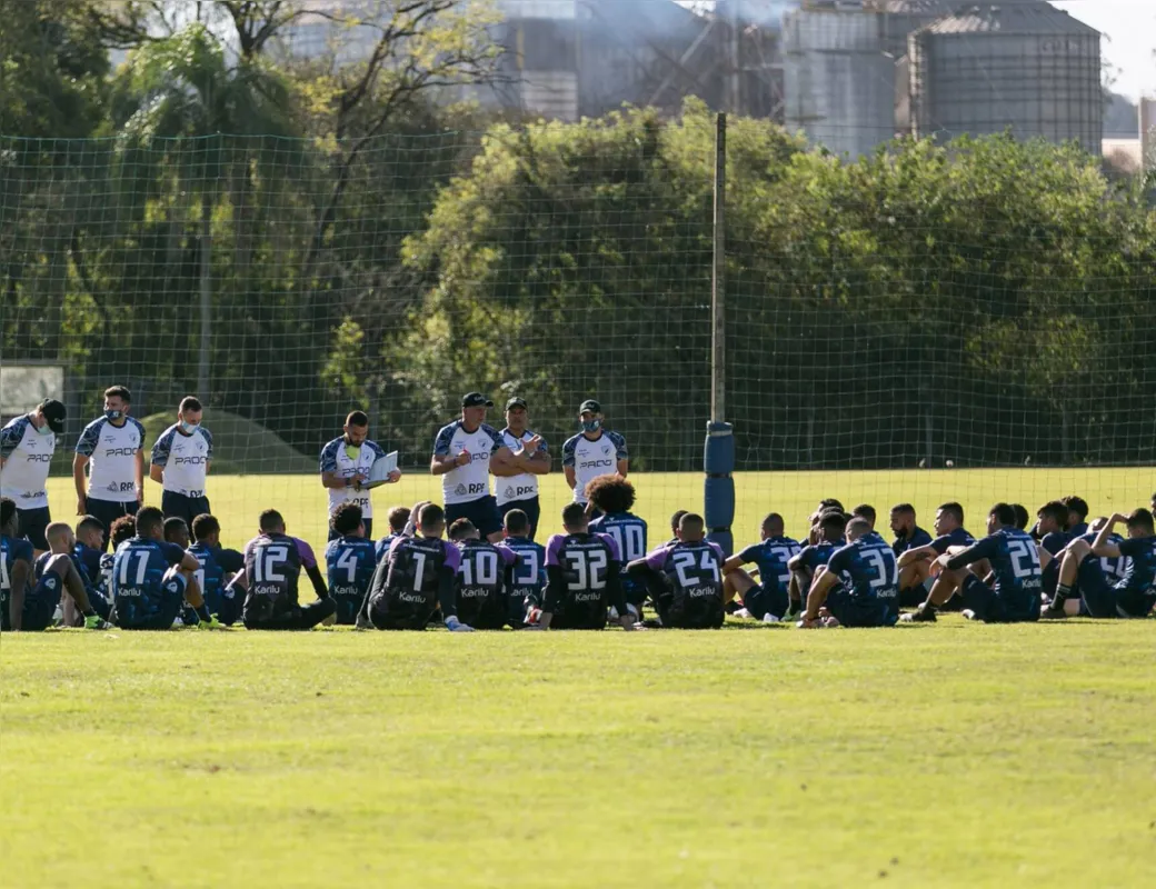 A equipe principal do Londrina Esporte Clube retomou a agenda de treinos na manhã desta segunda-feira (06) no CT da SM Sports.