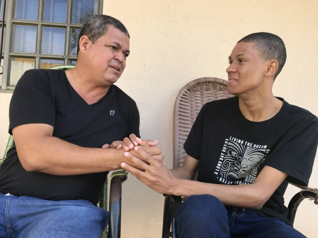 "Os estudos são um ponto de virada na vida das pessoas. Ele sempre foi um menino que tirava notas 9 e 10 no boletim e isso nos chamava a atenção", diz, orgulhoso, o pai Valdir Luiz dos Santos 