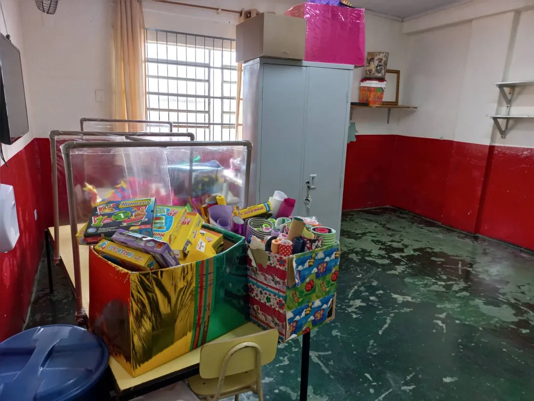 CEI Silvana Lopes: água invadiu creche pelo telhado