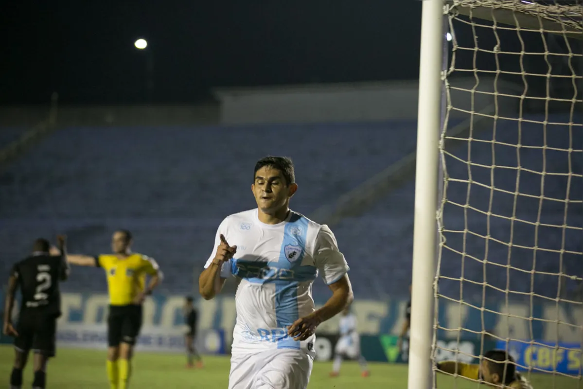 No confronto anterior, Junior Pirambu marcou no final e deu o empate para o Tubarão. 