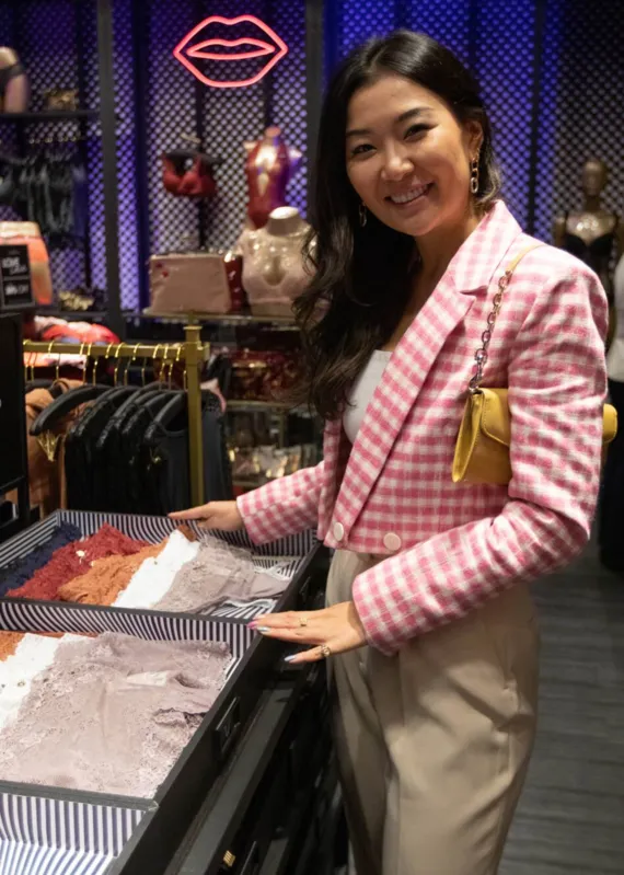Consultora de estilo, Deborah Kobayashi já era cliente da Loungerie. “Agora fica mais fácil comprar, com a loja em Londrina. Amo as peças”, afirma