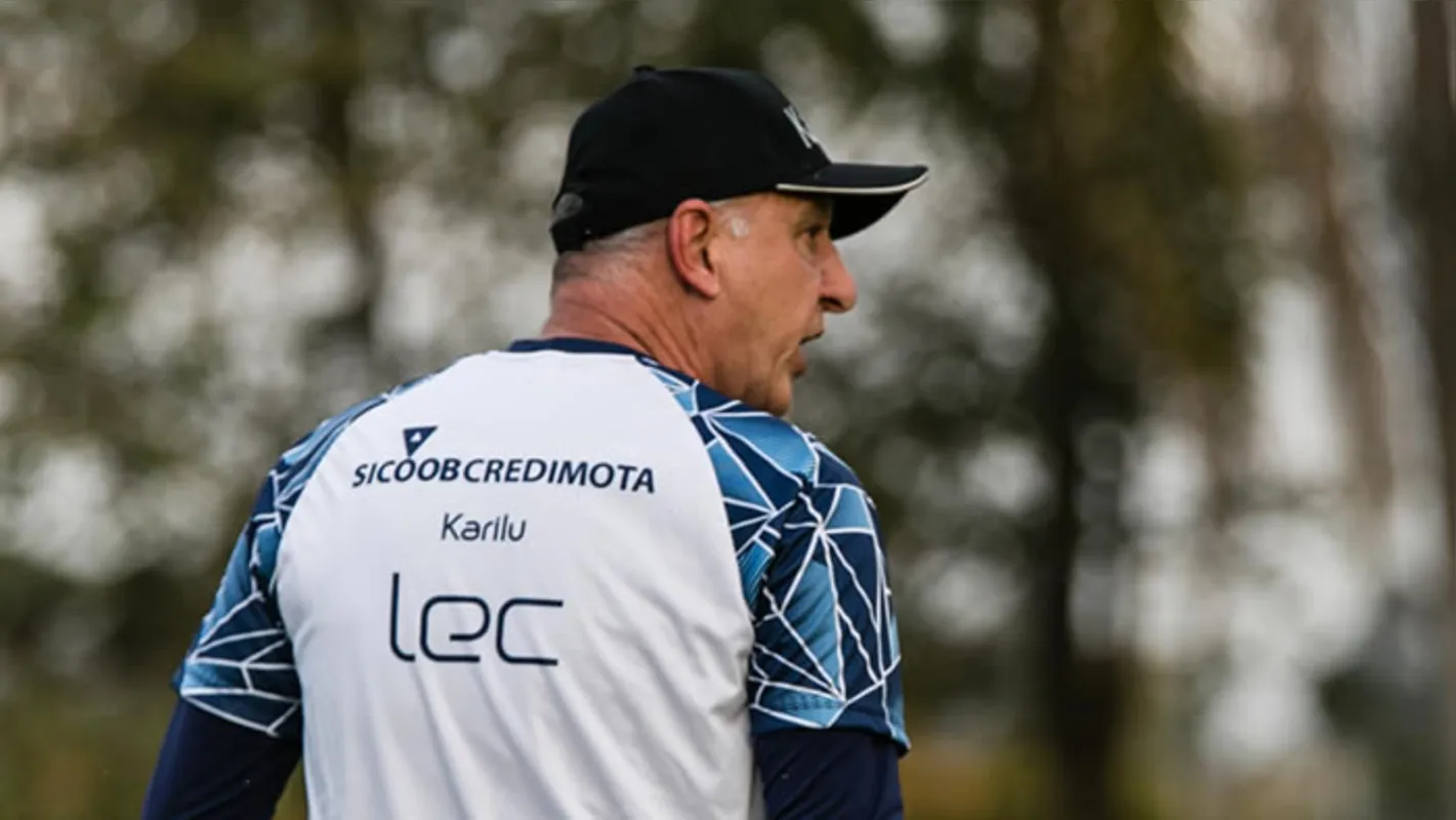 O técnico Márcio Fernandes perdeu a paciência com os erros da defesa do Londrina.