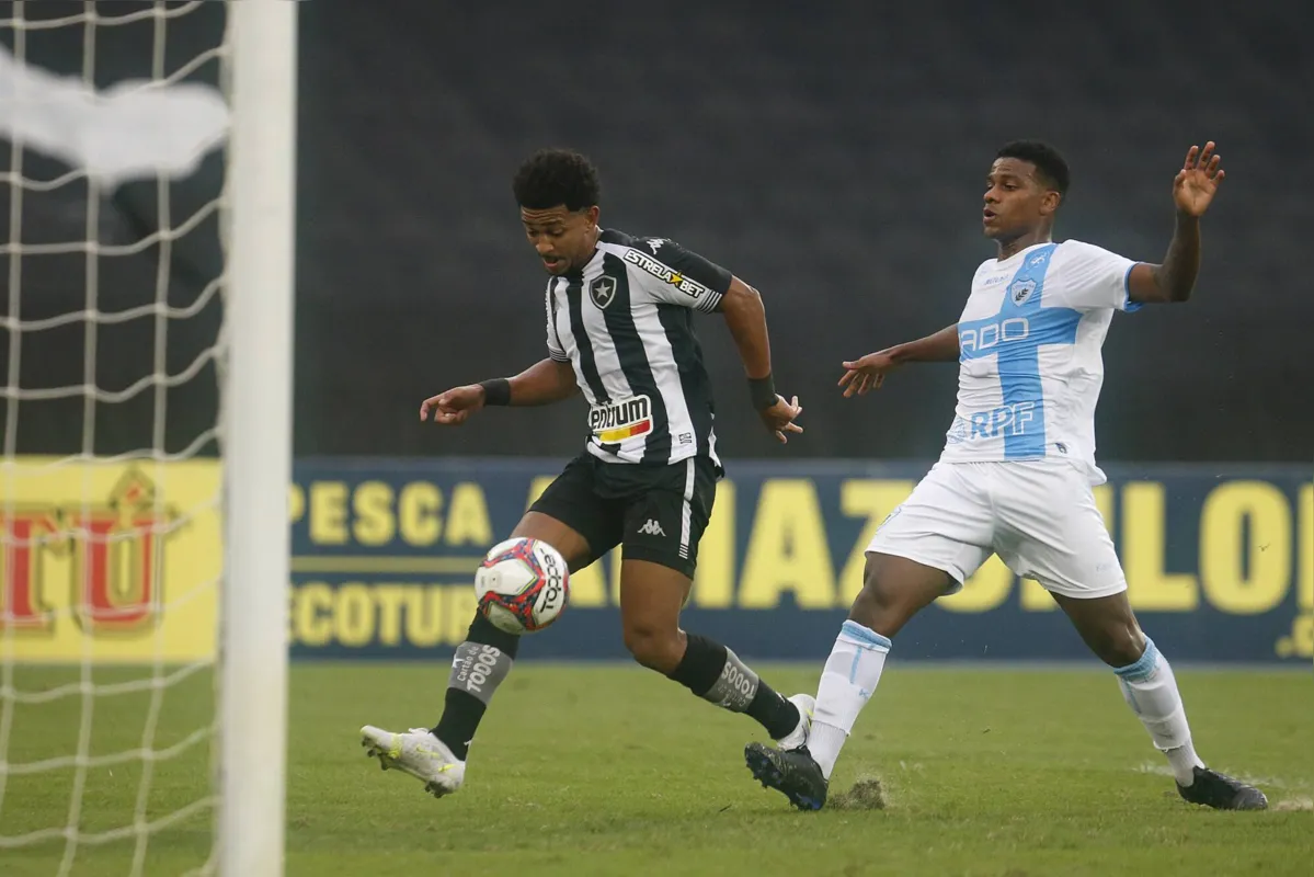 O Londrina não resistiu  após a pressão causada pela expulsão de Marcelinho.