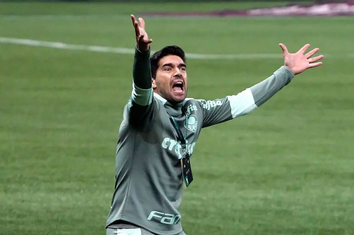 Campeão em 2020, o técnico Abel Ferreira tenta levar o Palmeiras a mais uma decisão da Libertadores