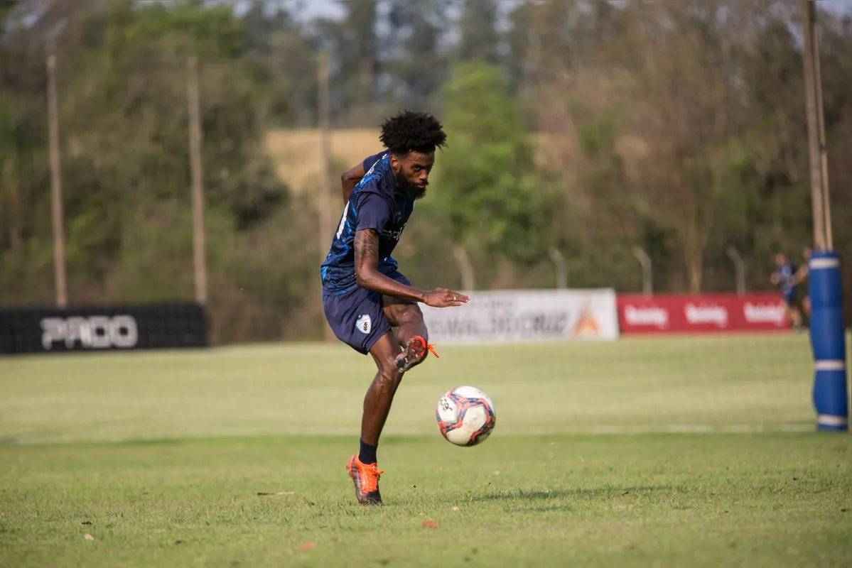 Pouco utilizado na série B, o lateral Luiz Henrique pode aparecer entre os titulares no jogo com o CSA