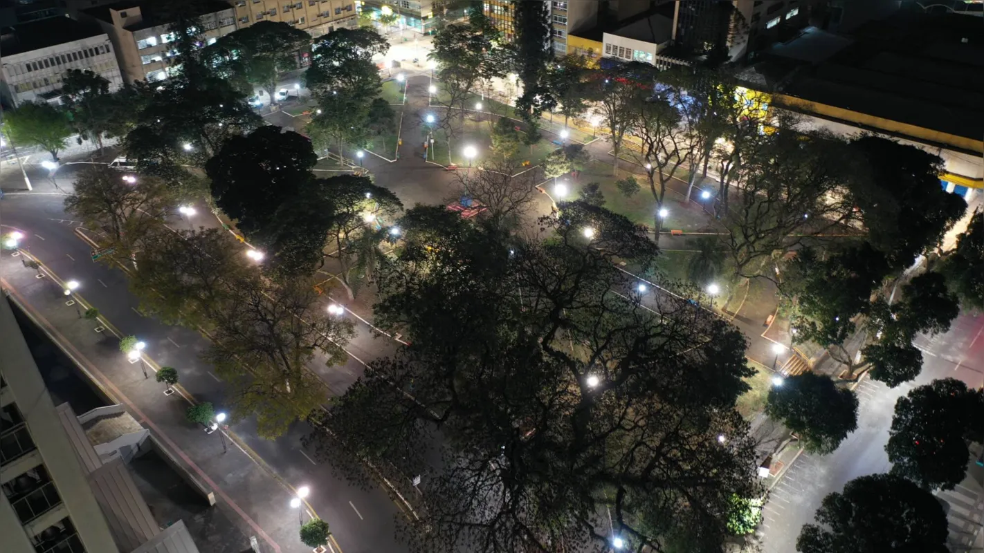 Imagem ilustrativa da imagem Praças de Londrina ficam sem iluminação durante uma semana