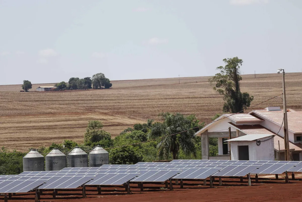 Cerca de 2.100 produtores rurais paranaenses geram energia elétrica própria por meio do sol hoje