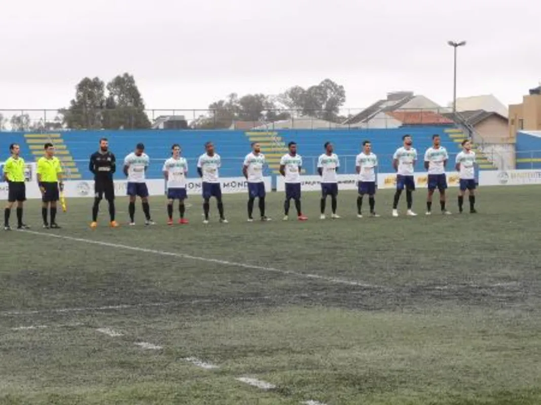 O time conseguiu disputar a partida no estádio do Pinhão com material emprestado pelo Athletico-PR.