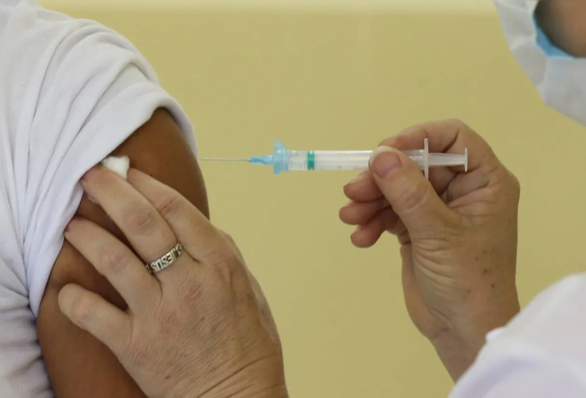 Gestores dos municípios afirmam que avanço da imunização contra Covid foi primordial para o atual cenário epidemiológico