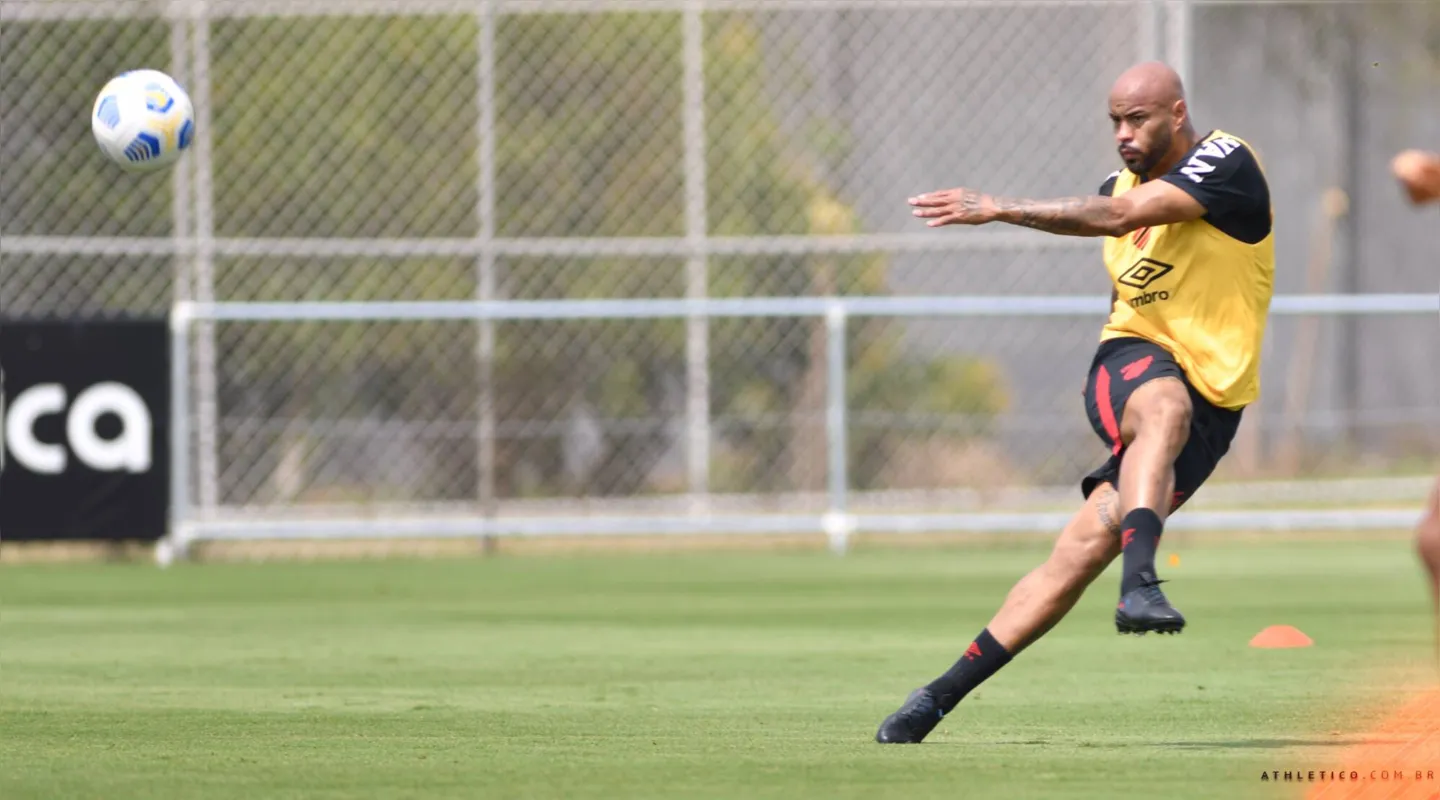 O Furacão treinou no CT do Corinthians nesta segunda-feira (13).
